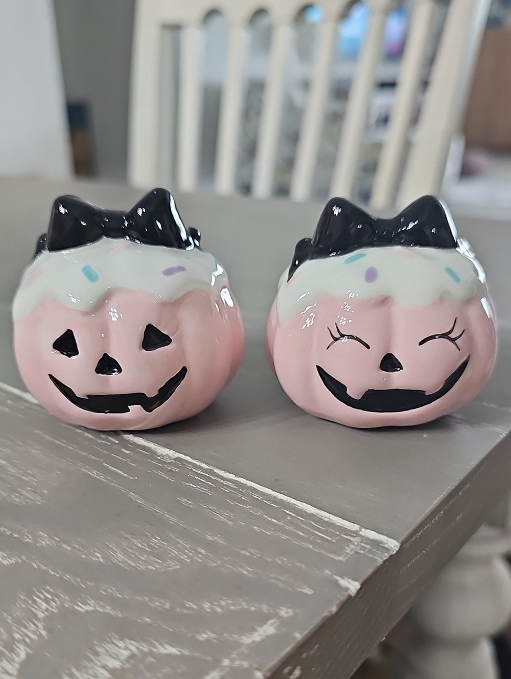 New! Halloween Set of 2 Pink Pumpkin Icing &  Sprinkles Salt & Pepper Shakers